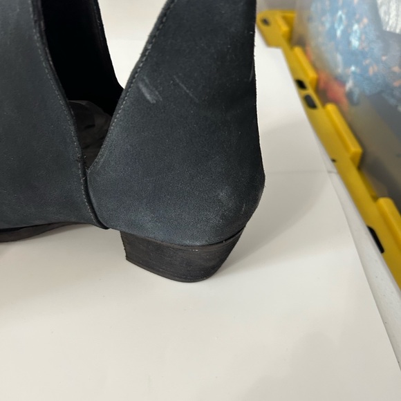 Free People Charm Double V Gray Suede Ankle Boots Booties NWOB Size 9 - Picture 10 of 10
